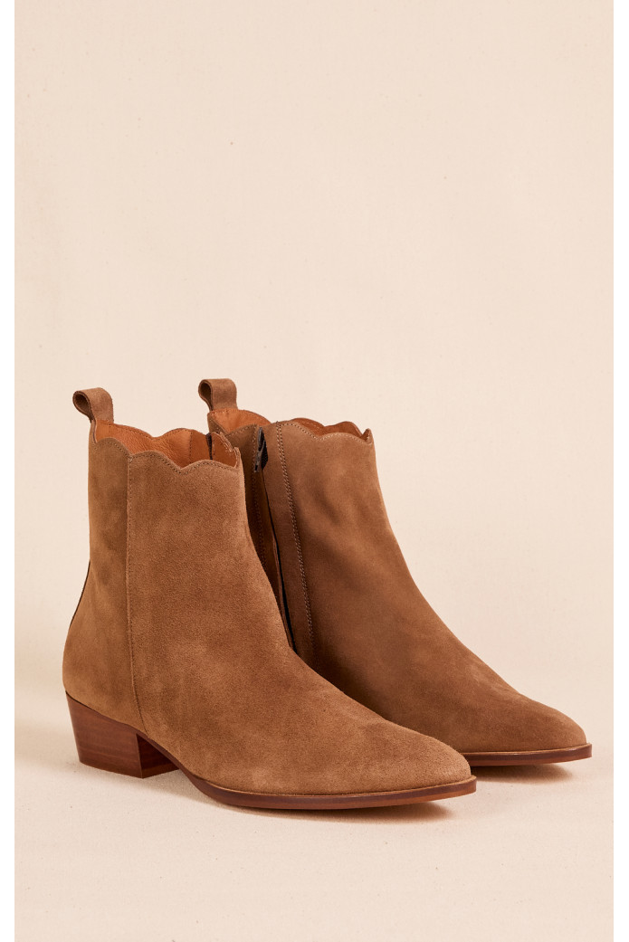 boots-daim-femme-310ecs-1.jpg BOTTINES ZÉLIE DAIM CAMEL – Image 1