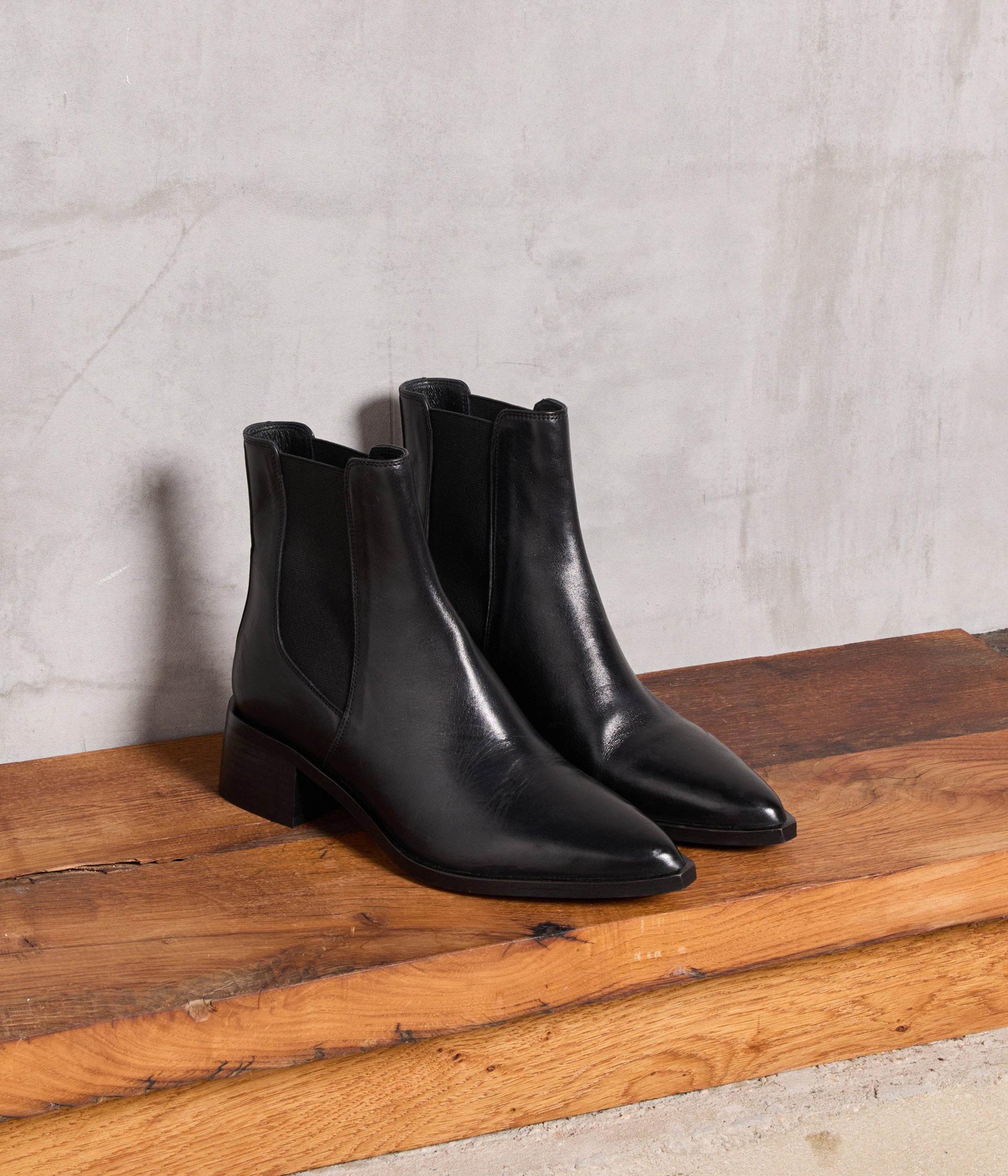 boots-femme-noir-518hul-1.jpg Boots noires pointues Luna – Image 1