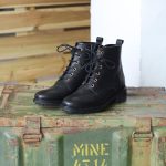 Bottines plates à lacet cuir noir