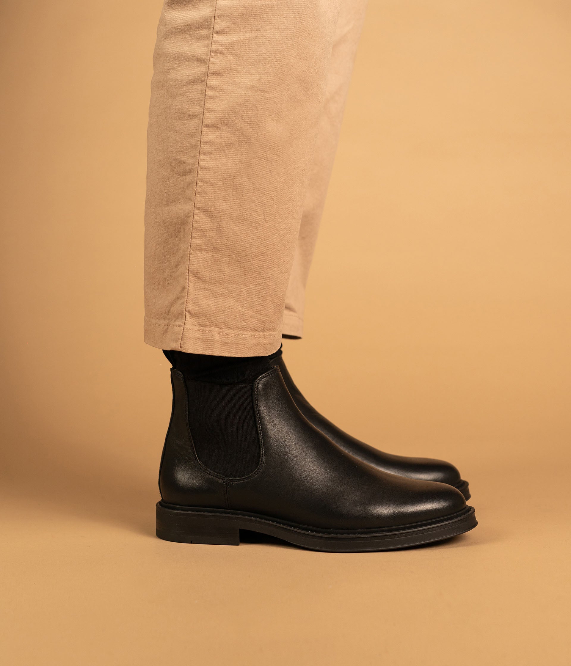 boots-noir-713xqo-1.jpg Chelsea boots Ioannis noir – Image 1
