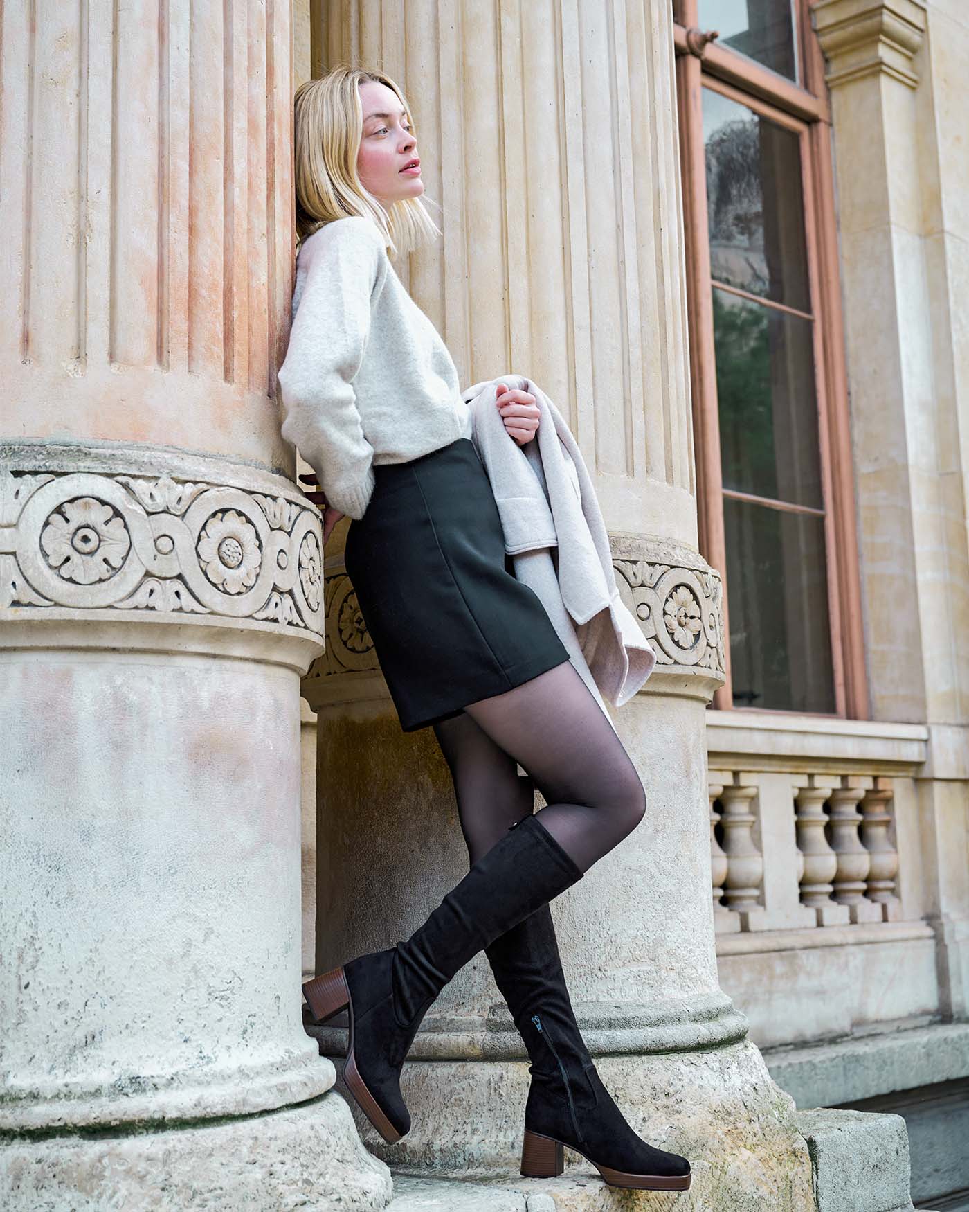 botte-a-talon-femme-027blj-1.jpg Bottes à talons et bouts carrés Pola | Diana | Adige Chaussures – Image 1