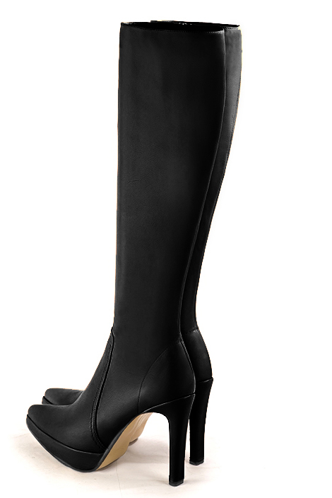 botte-a-talon-femme-992ecl-1.jpg Bottes habillées femme sur mesure en cuir noir satiné à talon fin de 12.5 cm avec une plateforme de 2.5 cm à l'avant Florence Kooijman – Image 1