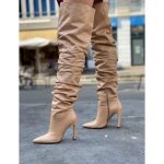Soyez à la page sur la nouvelle signature haute couture OSMOSE SHOES PARIS : botte cuissarde cuir nude à talon haut