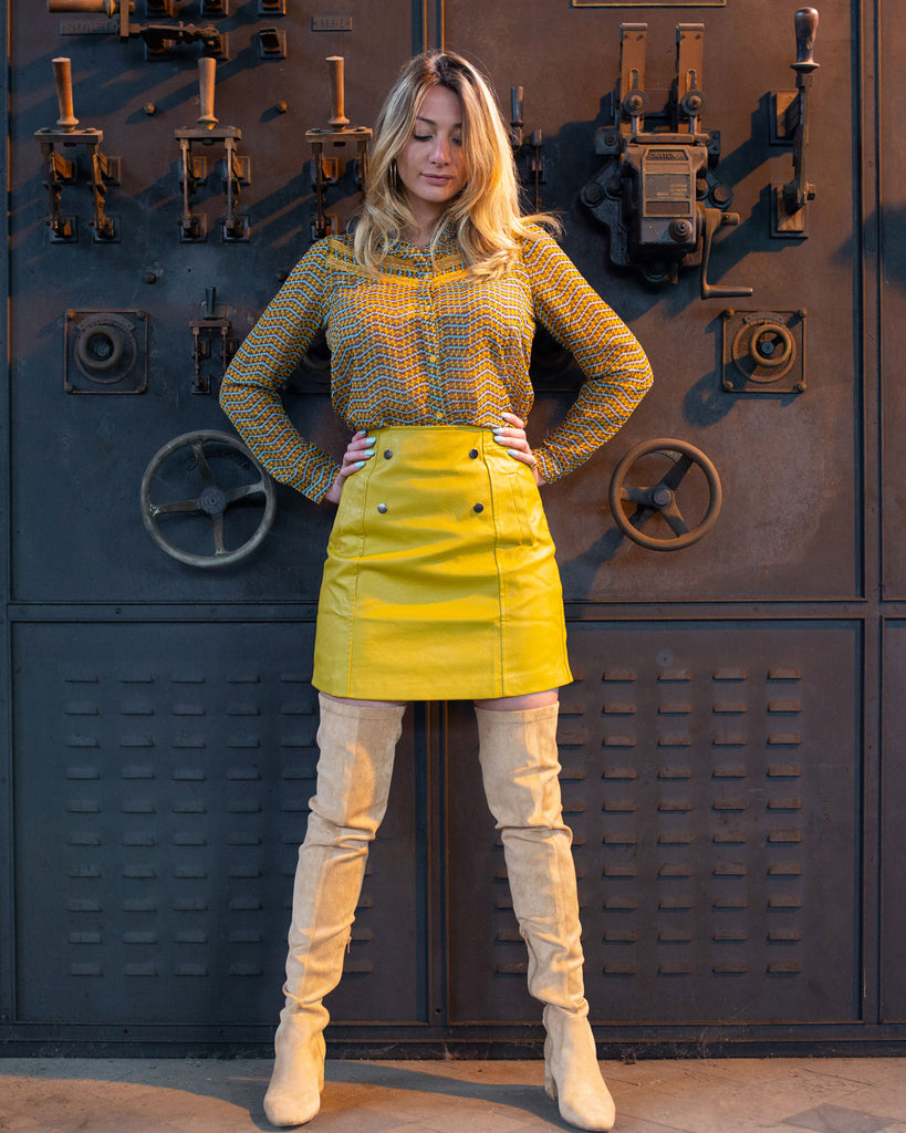 botte-cuissarde-femme-636thn-1.jpg La botte cuissarde revient cette saison et mise sur la sophistication. • Vanessa Wu – Image 1