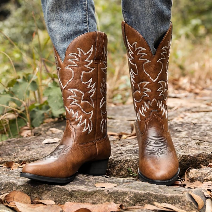bottes-cowboy-679kqv-1.jpg ANUFER Hommes La mode Brodé Bottes de Cow boy Occidentale Talon Pointe Antidérapant Mi mollet Bottes Marron SN071164 EU38 : Amazon.fr: Mode – Image 1