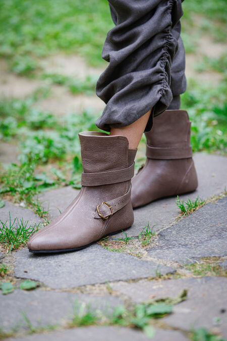 bottes-cuir-340sas-1.jpg Bottes médiévales à acheter | Bottes médiévales en cuir homme et femme dans notre magasin moyen âge armstreetfrance.com :: Armstreet – Image 1