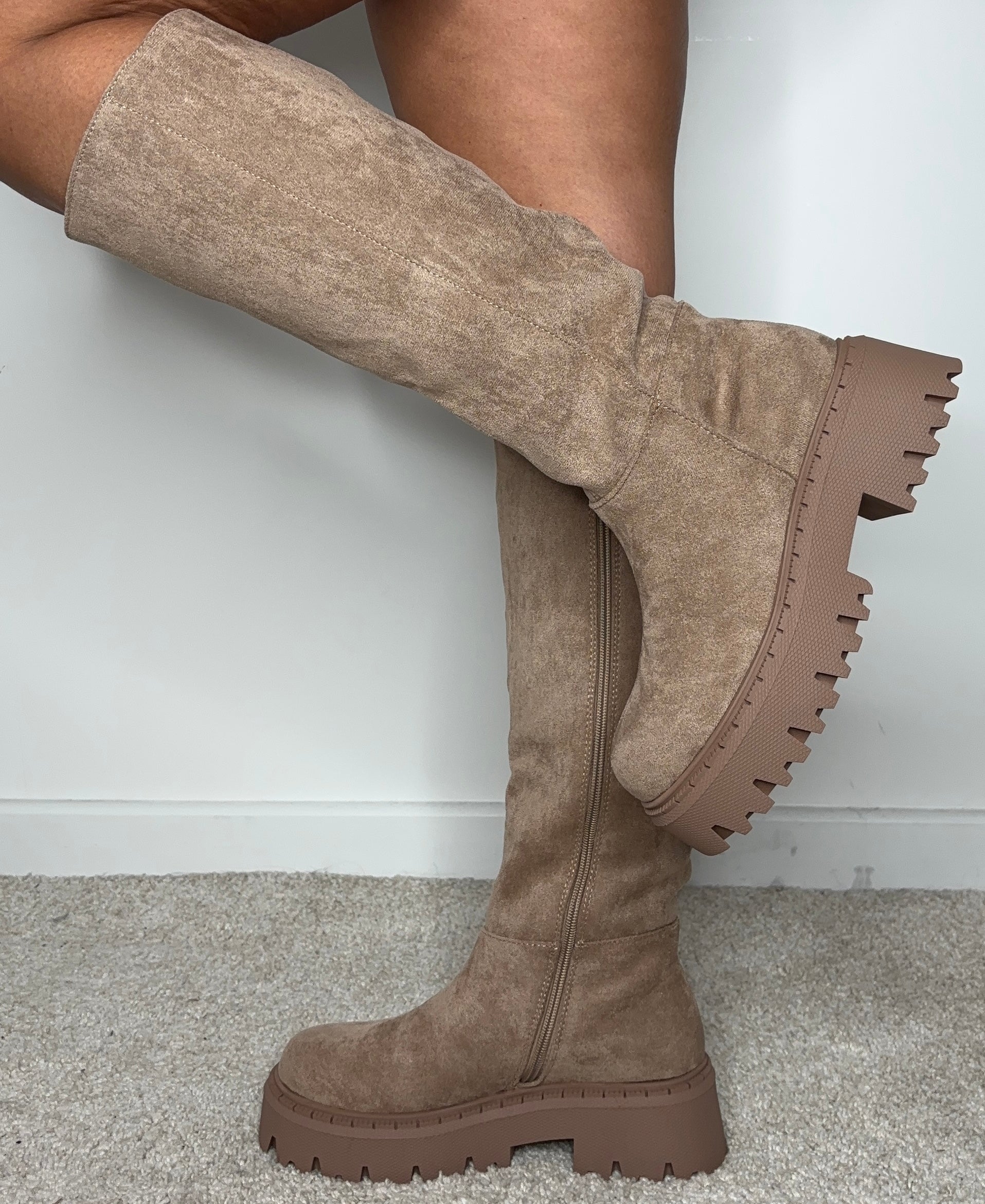 bottes-daim-892ufb-1.jpg Bottes daim Joana beige 36 – Image 1