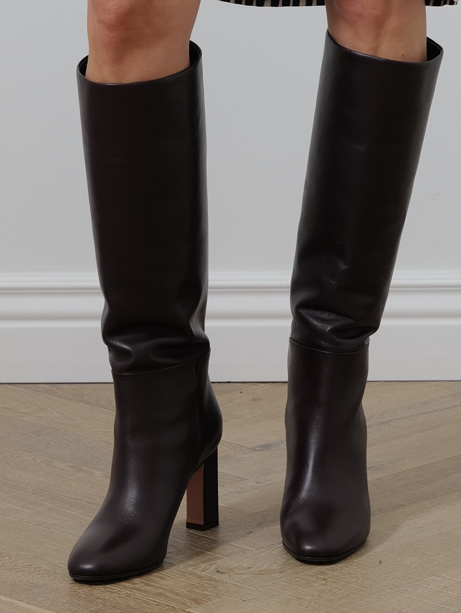 bottes-en-cuir-591bqp-1.jpg Bottes en cuir bordeaux AQUAZZURA Bottes femme luxe Mademoiselle Pearl Économisez 30% – Image 1