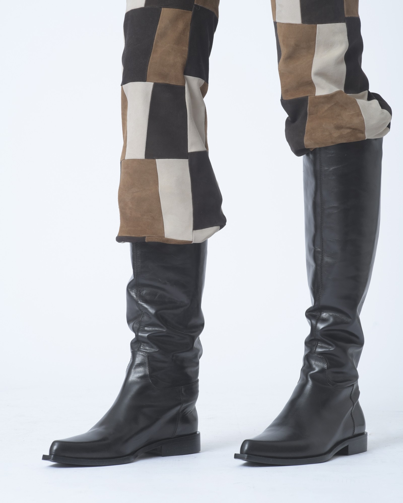bottes-en-cuir-788ksd-1.jpg Bottes en cuir à talons plats Plein Sud pas cher Outlet La Piscin... – Image 1