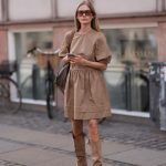 On le prédit, cette paire de bottes en daim des années 1970 sera incontournable cet automne | Vogue France