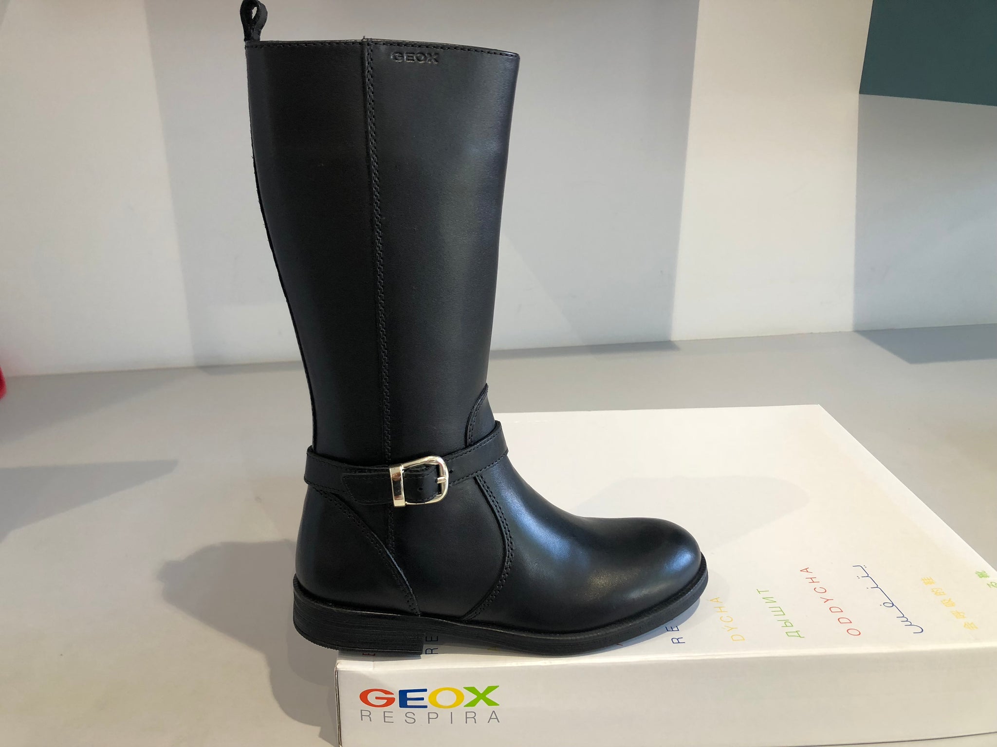 bottes-geox-341aex-1.jpg Bottes GEOX J agata F smo Lea black – Les p tites canailles de la lys – Image 1
