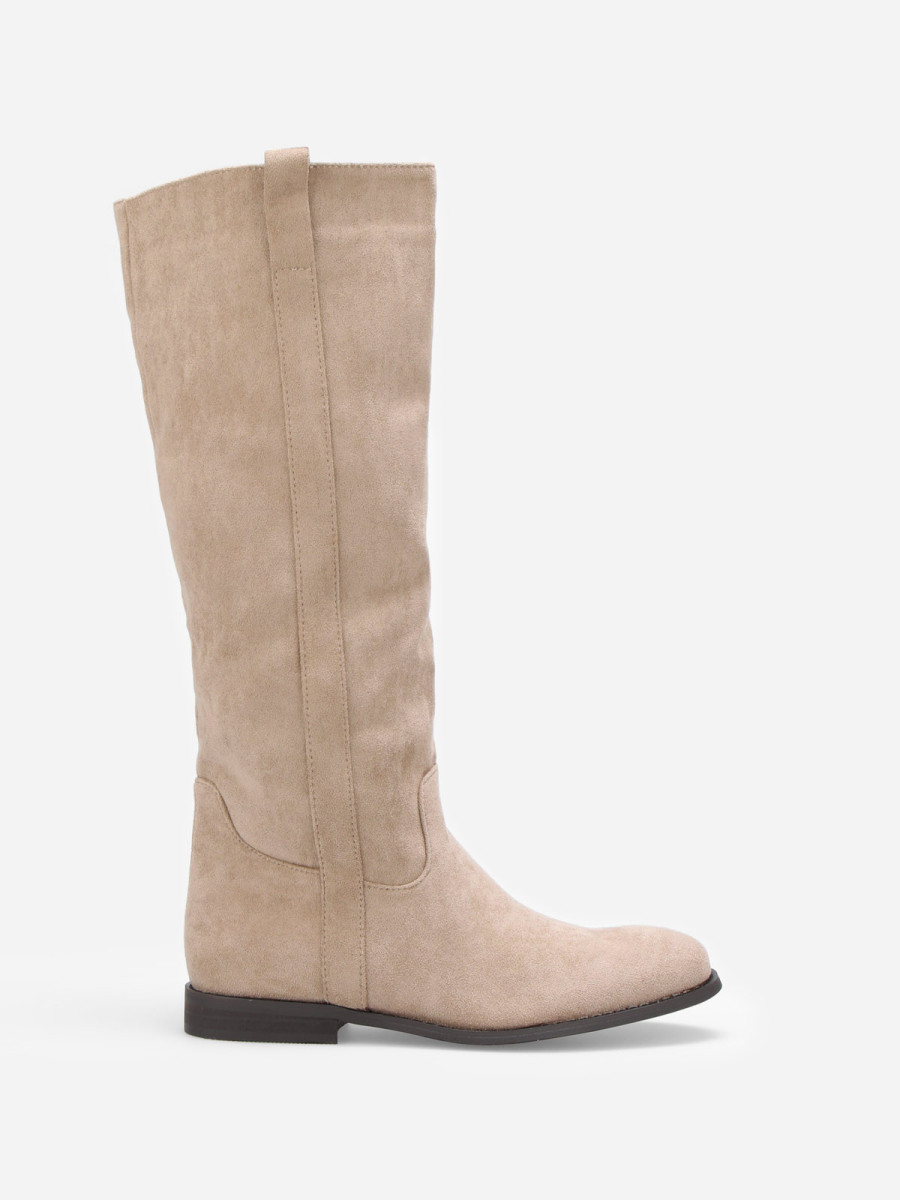 bottes-plates-115kfv-1.jpg Bottes en suédine plates – Image 1