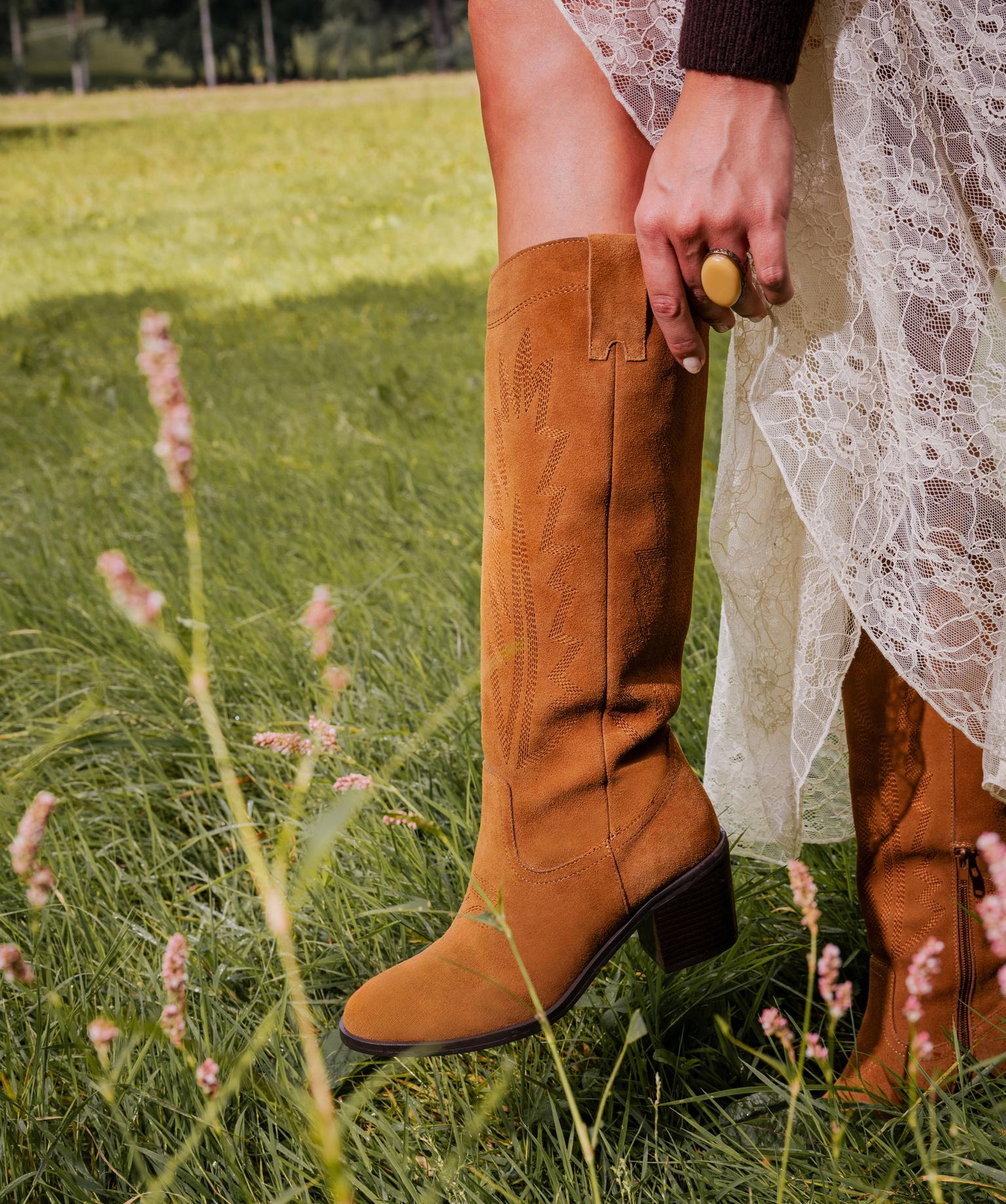 bottes-santiag-405gip-1.jpg Bottes dessus cuir velours esprit Santiag femme Tanéo – Image 1