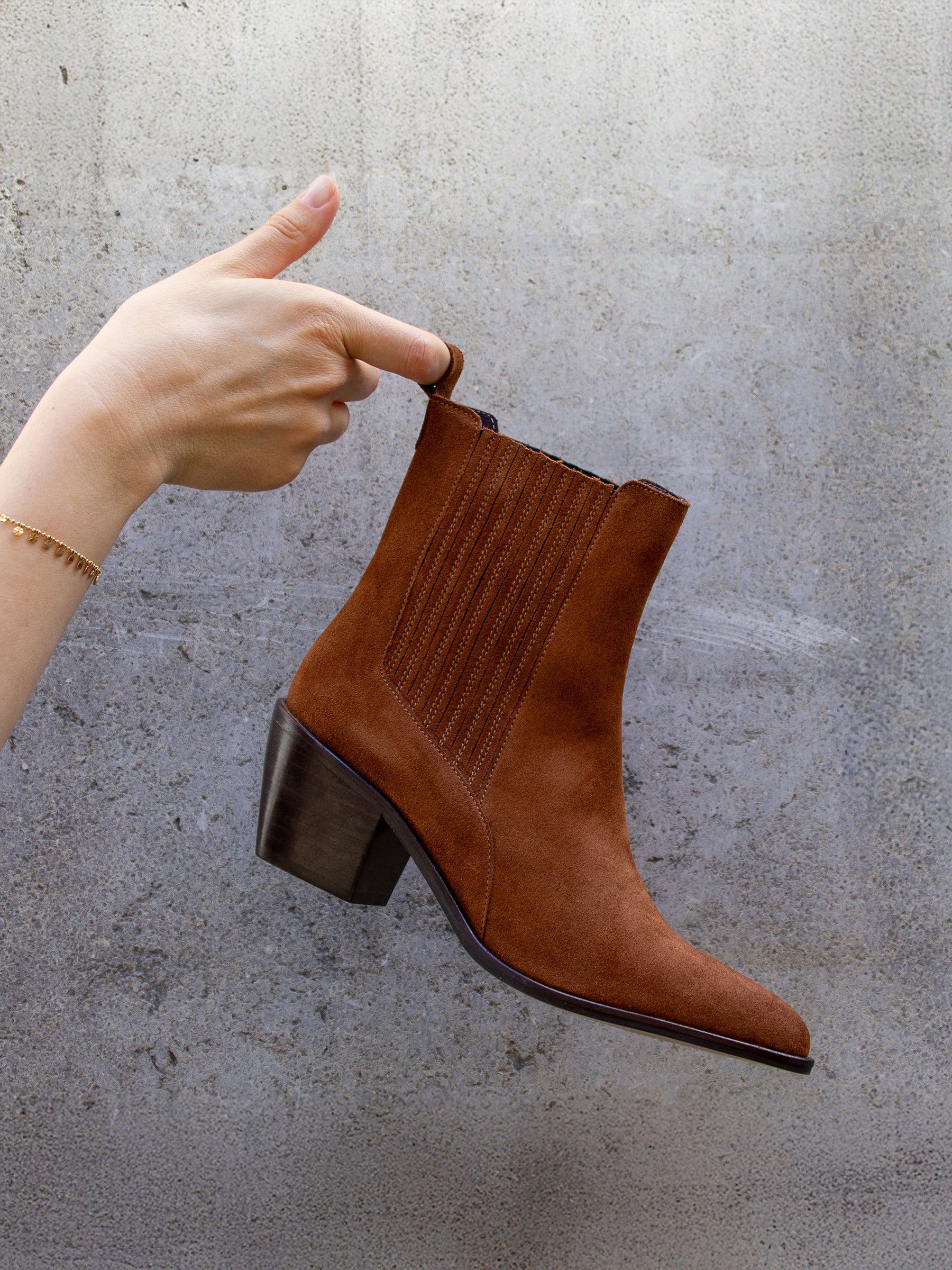 bottes-santiag-512fmb-1.jpg Bottines santiag cuir daim camel – Image 1
