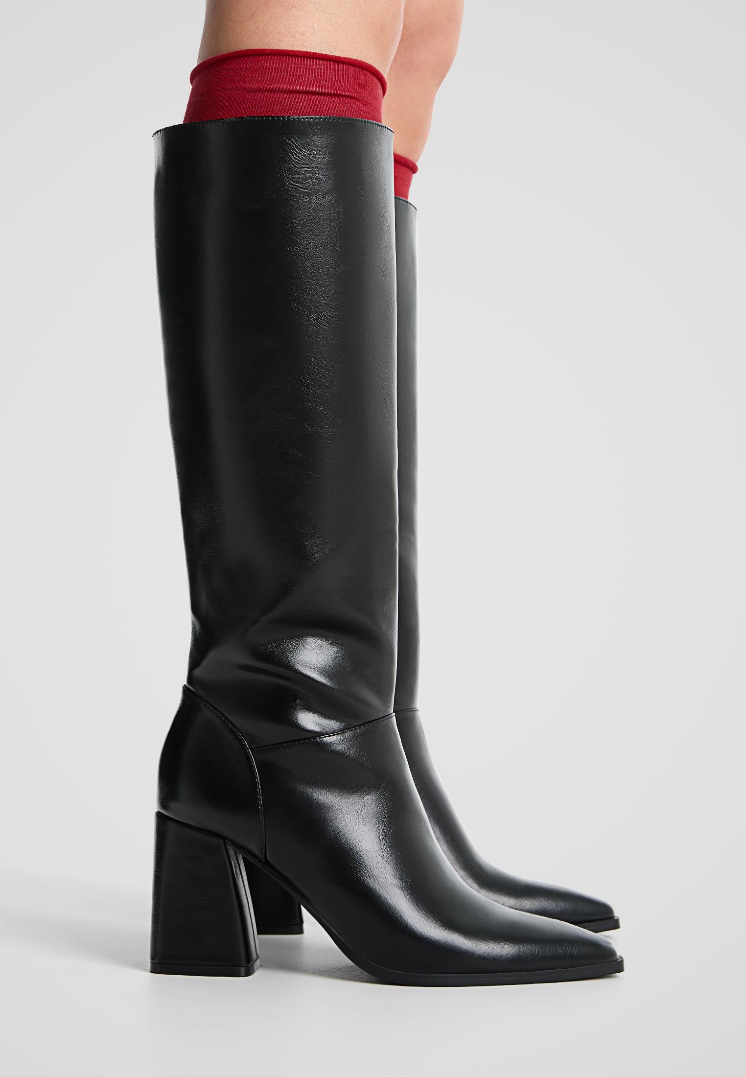 bottes-stradivarius-057uol-1.jpg Bottes Hautes Stradivarius Bottines Femme Bottes Plates Bottes Hautes Stradivarius Bottines Noires – Image 1