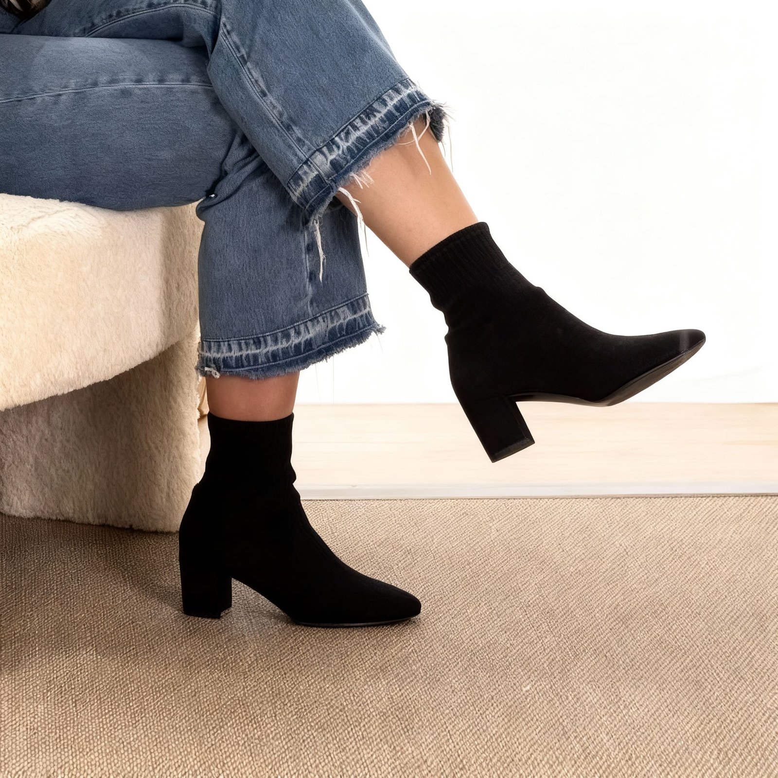 bottines-daim-261wnu-1.jpg Bottine femme noire daim à talon – Élégante, chic et confortable – Image 1
