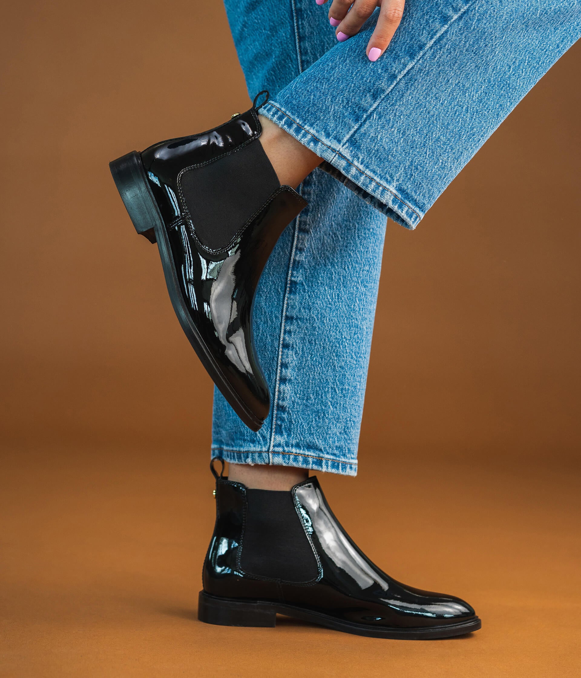 bottines-femme-plate-865cnl-1.jpg Bottines Plates Bottines Noires Chelsea Femme Bottines Noires Bottes Plates En Cuir Boots Botte Noir Femme – Image 1