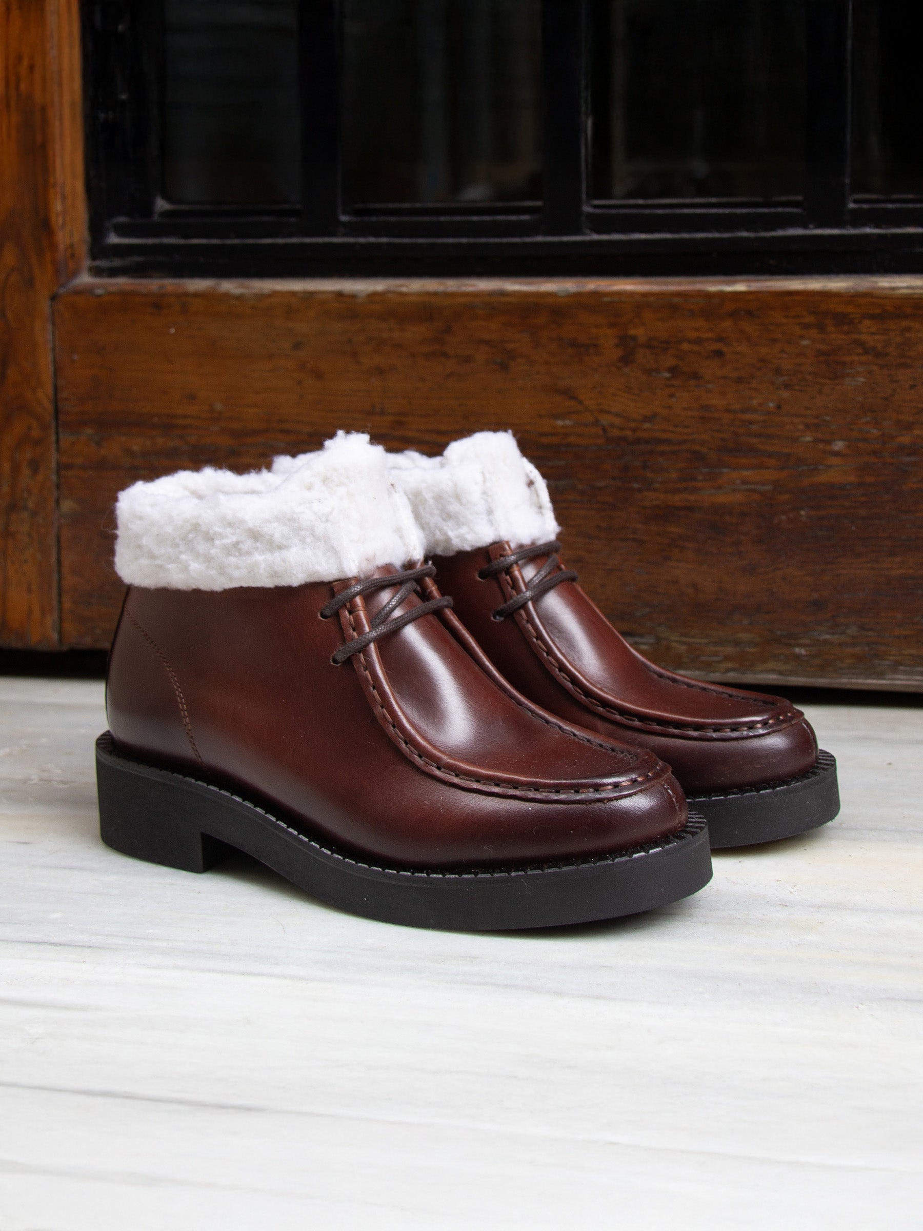 bottines-fourrees-870dui.jpg Bottines fourrées basses cuir marron – Image 1