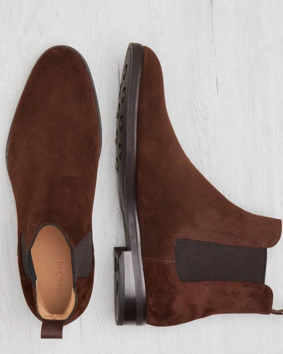 bottines-homme-daim-040fda.webp Chelsea Boots Homme Daim Marron Foncé | In Corio – Image 1
