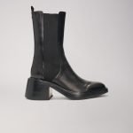 Bottines en cuir noir à bouts carrés gris / noir pour femme | Maje