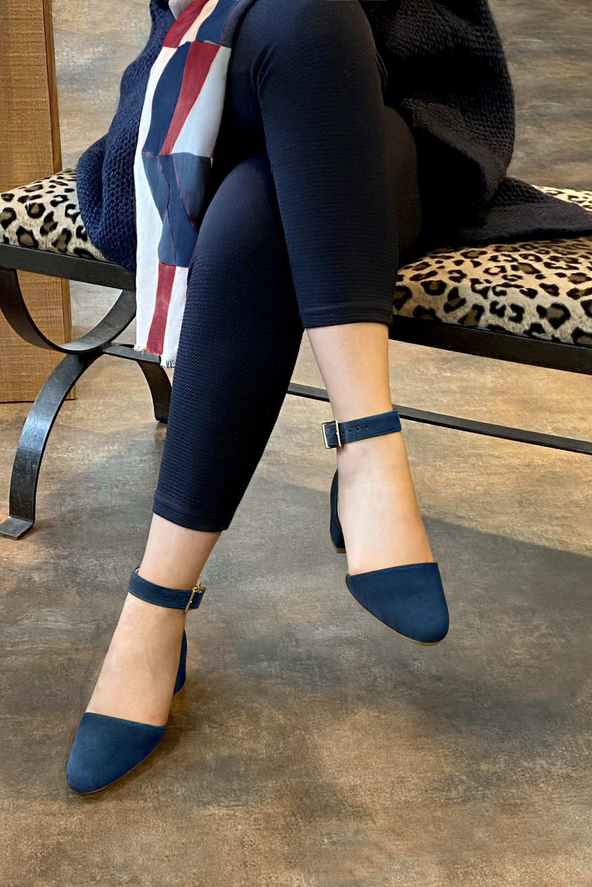 chaussures-femme-petit-talon-947wnm-1.jpg Chaussures Escarpin Bleu Royal Petit Talon Escarpins Femme Bleu Roi Talon Bleu Chaussure Bleu – Image 1