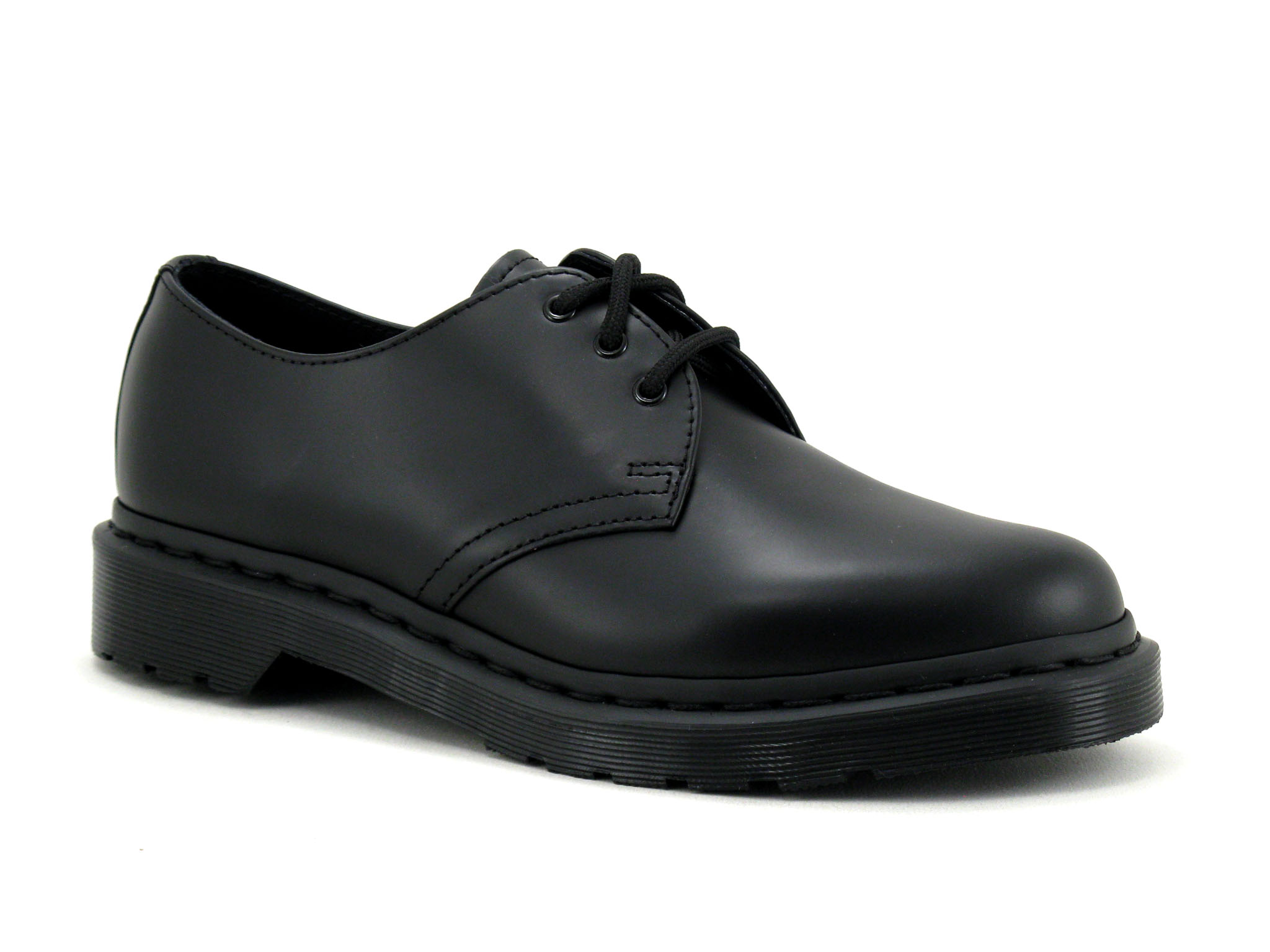 doc-martens-basse-243efg-1.jpg Dr Martens 1461 MONO Black smooth 14345001 Chaussure basse noire – Image 1
