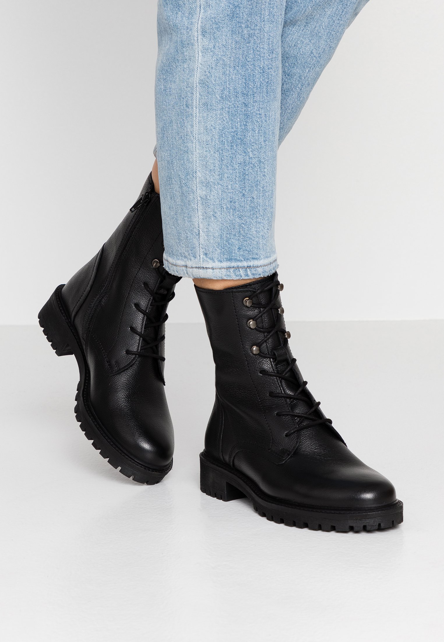 geox-bottes-femme-881mwt-1.jpg Geox HOARA Bottines à lacets black/noir ZALANDO.FR – Image 1
