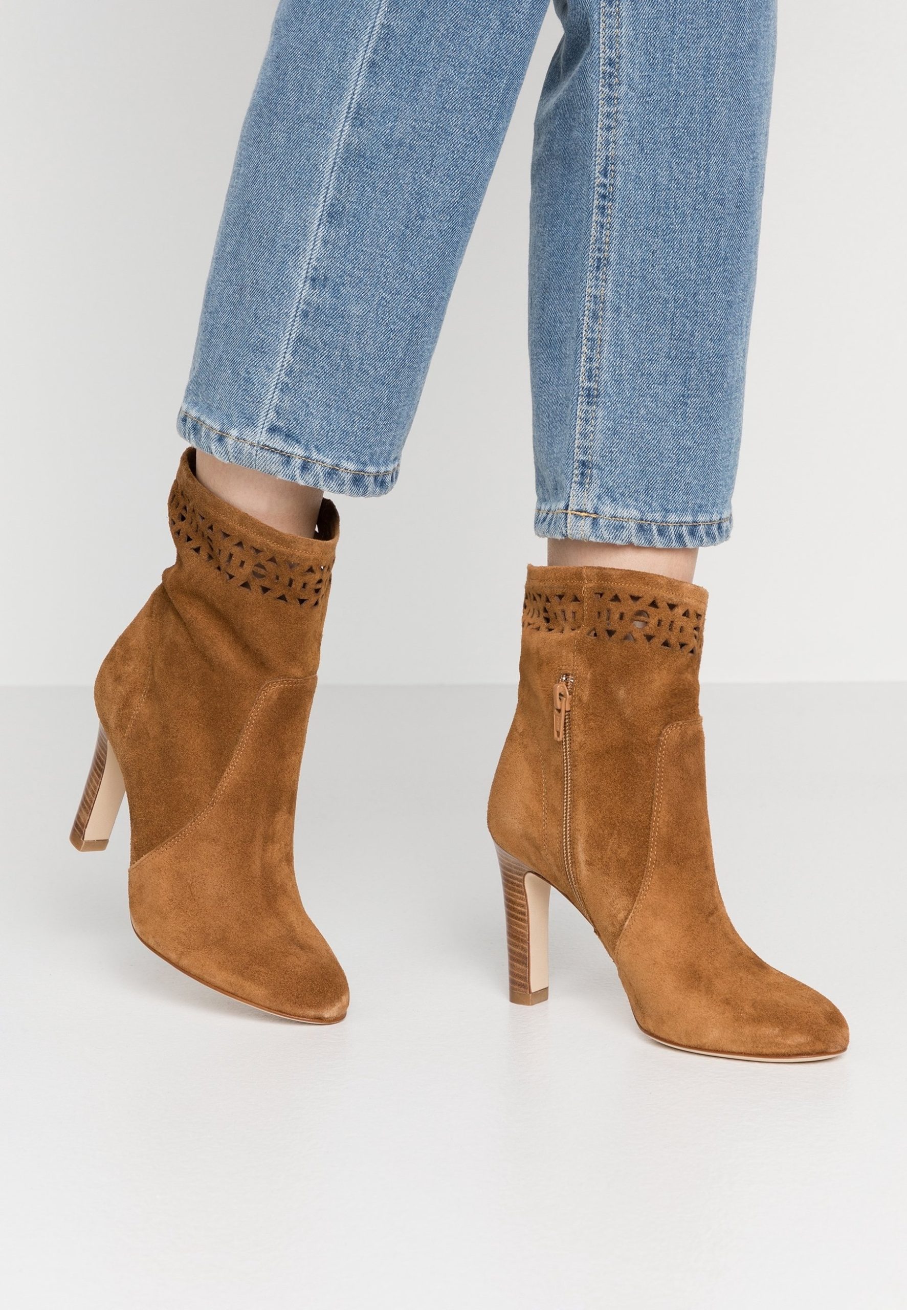 san-marina-bottes-427ojs-1.jpg San Marina Bottines à talons hauts camel (Seconde main) ZALANDO.FR – Image 1