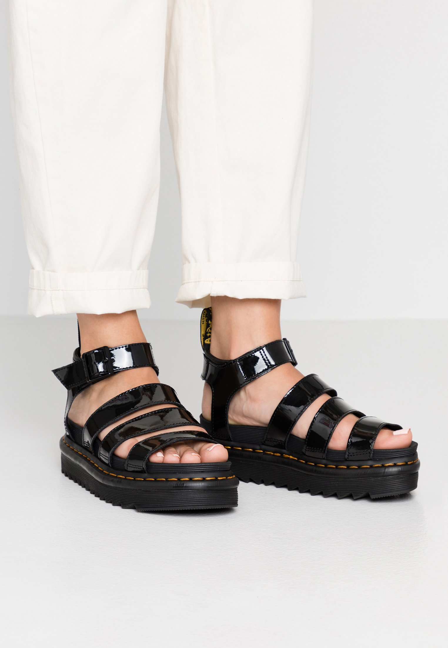 sandales-doc-martens-femme-577pcg-1.jpg Dr. Martens BLAIRE Sandales à plateforme black/noir ZALANDO.FR – Image 1