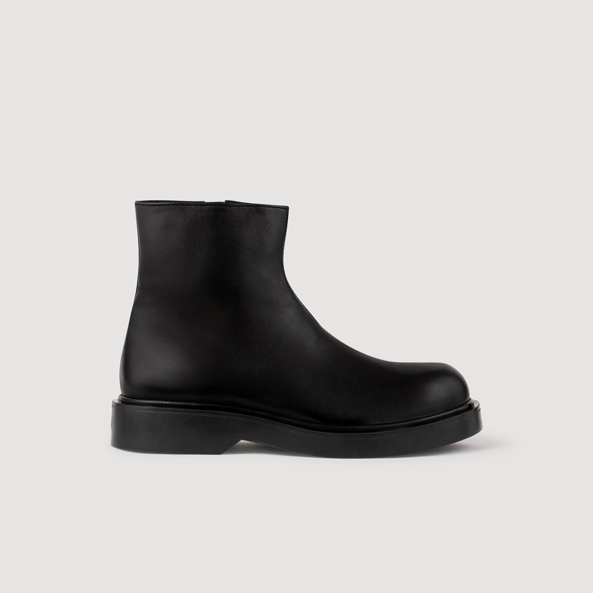 sandro-bottines-815zin-1.jpg Jaiio Bottines Sandro Noires Jaiio Sandro Bottines Noires Zipped Leather Ankle Boots In Black – Image 1