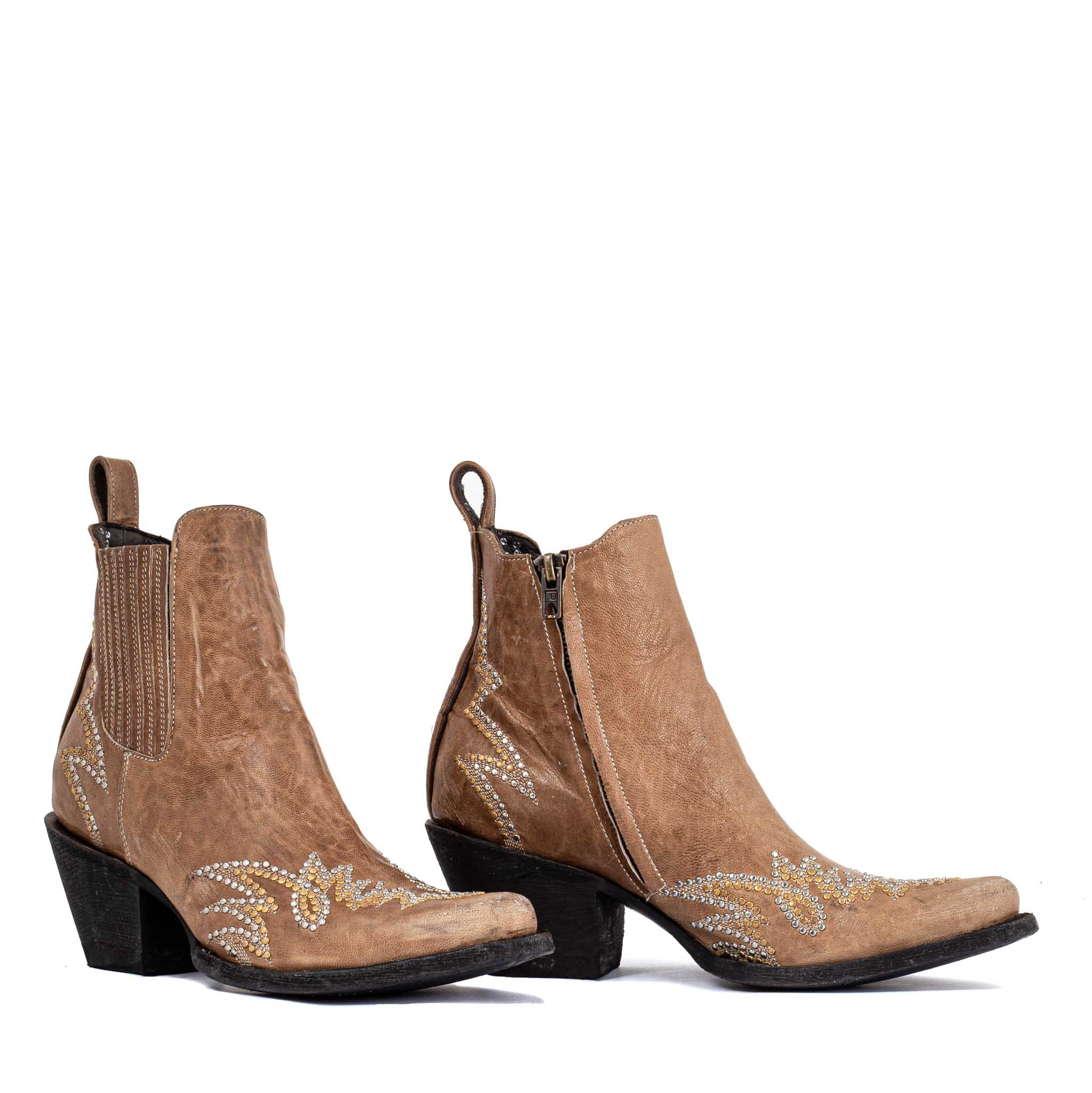 santiag-beige-728qxv-1.jpg Santiags beiges cloutées avec zip Luxor zip bone Santiags femme – Image 1